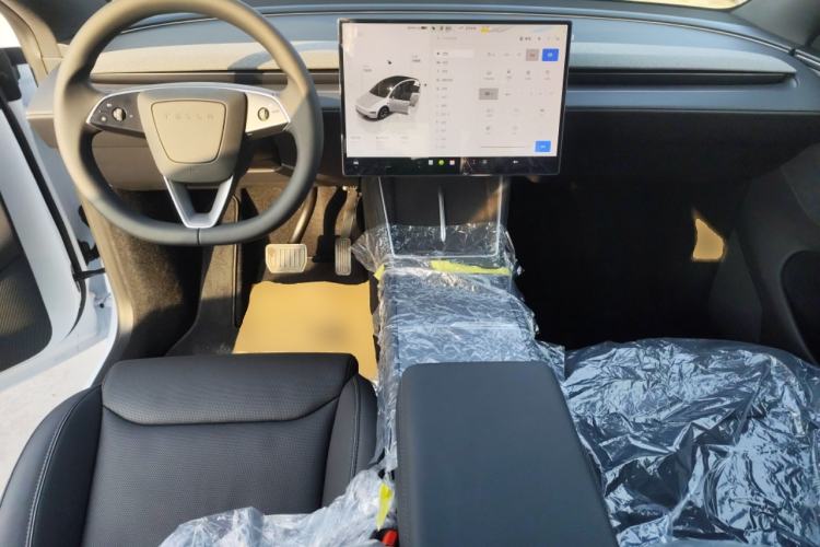 Used Tesla Model Y L 2025 Model Long-Range All-Wheel-Drive Version Center Console