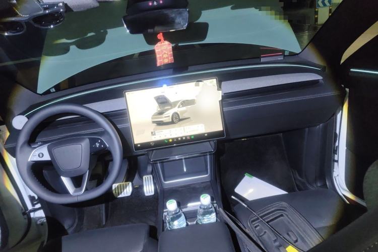 Used Tesla Model Y L 2025 Model Long-Range All-Wheel-Drive Version Center Console