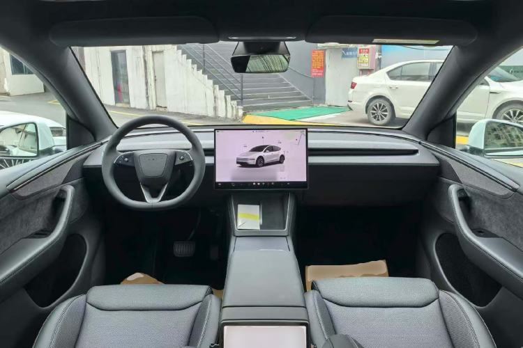 Used Tesla Model Y L 2025 Model Long-Range All-Wheel-Drive Version Center Console