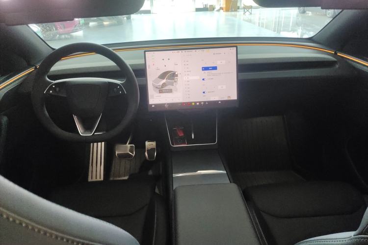 Used Tesla Model Y L 2025 Model Long-Range All-Wheel-Drive Version Center Console