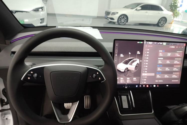 Used Tesla Model Y L 2025 Model Long-Range All-Wheel-Drive Version Center Console