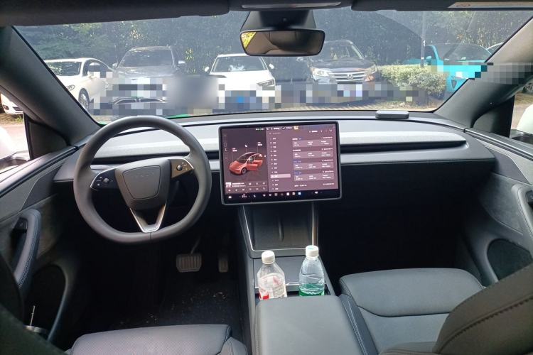 Used Tesla Model Y L 2025 Model Long-Range All-Wheel-Drive Version Center Console