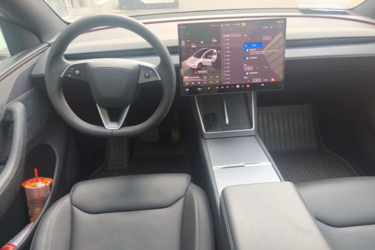 Used Tesla Model Y L 2025 Model Long-Range All-Wheel-Drive Version Center Console