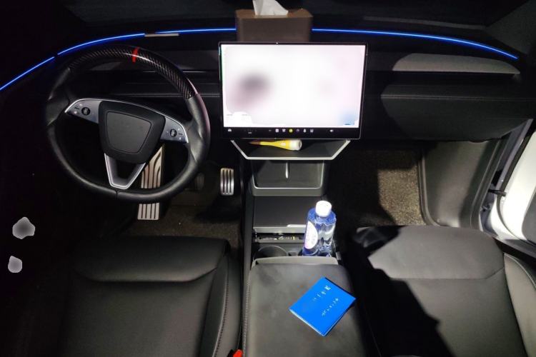 Used Tesla Model Y L 2025 Model Long-Range All-Wheel-Drive Version Center Console