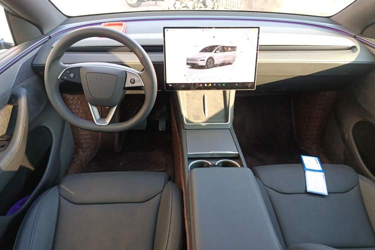 Used Tesla Model Y L 2025 Model Long-Range All-Wheel-Drive Version Center Console