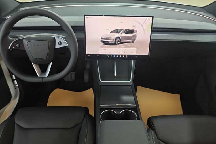 Used Tesla Model Y L 2025 Model Long-Range All-Wheel-Drive Version Center Console