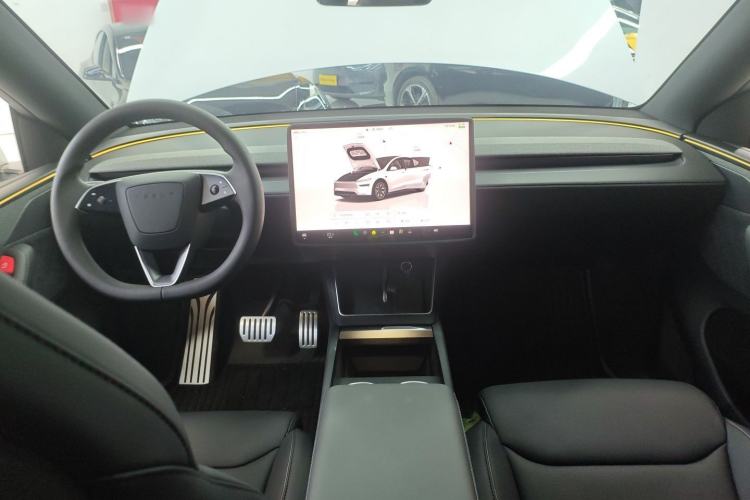 Used Tesla Model Y L 2025 Model Long-Range All-Wheel-Drive Version Center Console