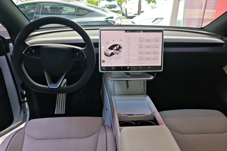 Used Tesla Model Y L 2025 Model Long-Range All-Wheel-Drive Version Center Console