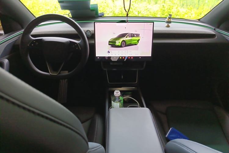 Used Tesla Model Y L 2025 Model Long-Range All-Wheel-Drive Version Center Console