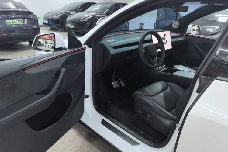 Used Tesla Model Y L 2025 Model Long-Range All-Wheel-Drive Version Driver Seat