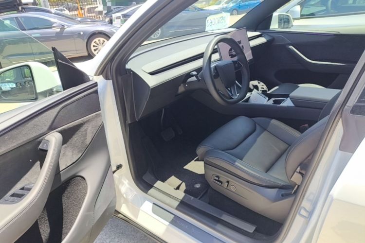 Used Tesla Model Y L 2025 Model Long-Range All-Wheel-Drive Version Driver Seat