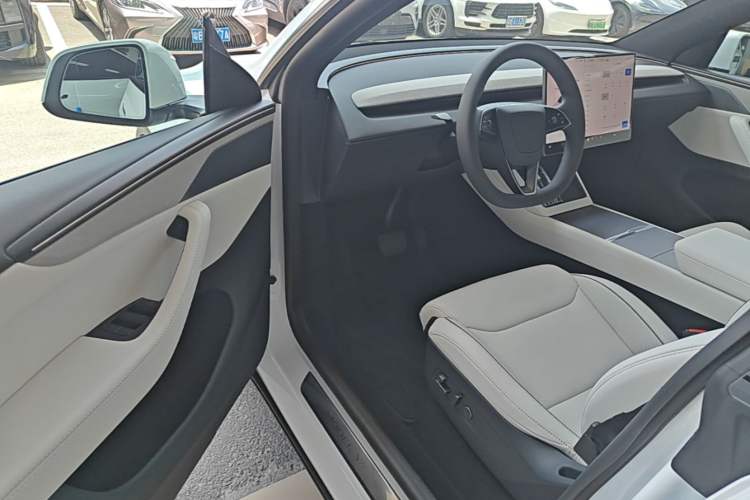 Used Tesla Model Y L 2025 Model Long-Range All-Wheel-Drive Version Driver Seat