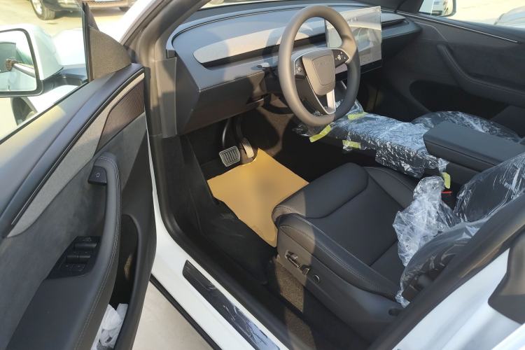 Used Tesla Model Y L 2025 Model Long-Range All-Wheel-Drive Version Driver Seat