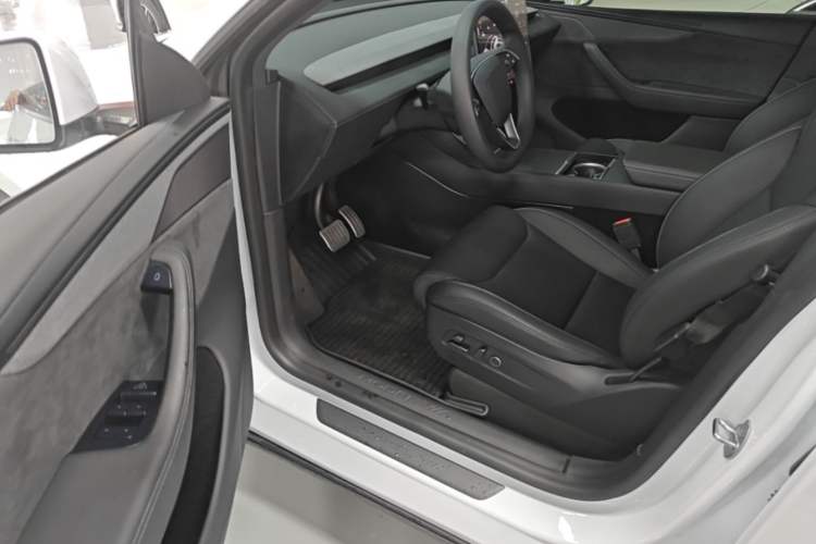 Used Tesla Model Y L 2025 Model Long-Range All-Wheel-Drive Version Driver Seat