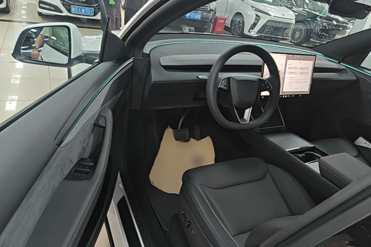 Used Tesla Model Y L 2025 Model Long-Range All-Wheel-Drive Version Driver Seat