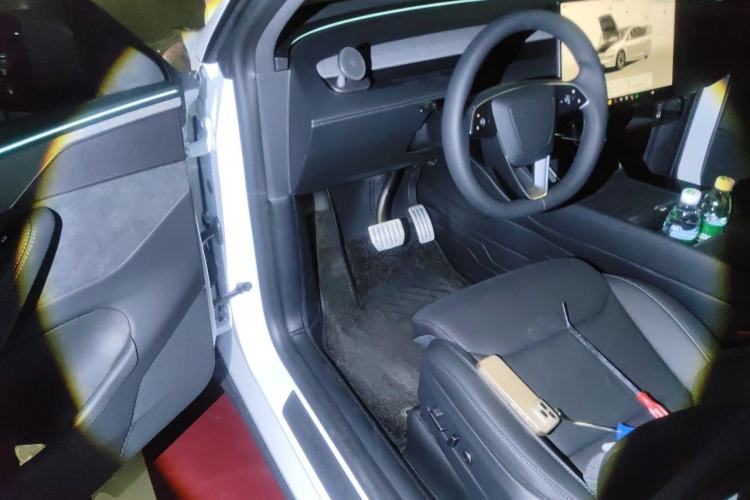 Used Tesla Model Y L 2025 Model Long-Range All-Wheel-Drive Version Driver Seat
