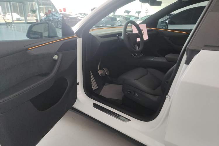 Used Tesla Model Y L 2025 Model Long-Range All-Wheel-Drive Version Driver Seat