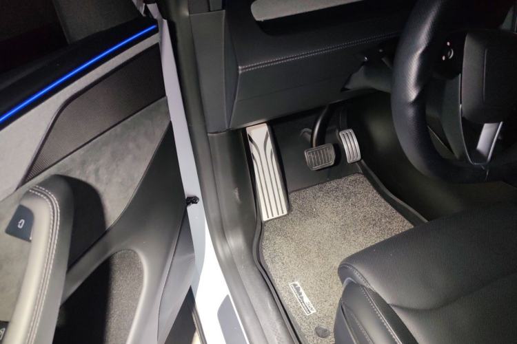 Used Tesla Model Y L 2025 Model Long-Range All-Wheel-Drive Version Driver Seat