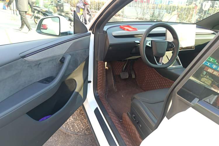 Used Tesla Model Y L 2025 Model Long-Range All-Wheel-Drive Version Driver Seat