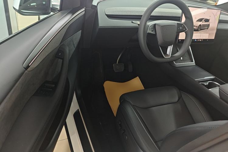 Used Tesla Model Y L 2025 Model Long-Range All-Wheel-Drive Version Driver Seat