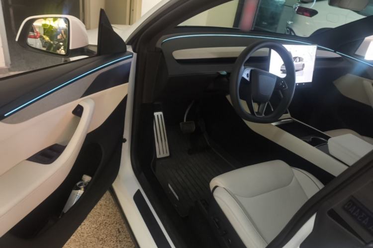 Used Tesla Model Y L 2025 Model Long-Range All-Wheel-Drive Version Driver Seat