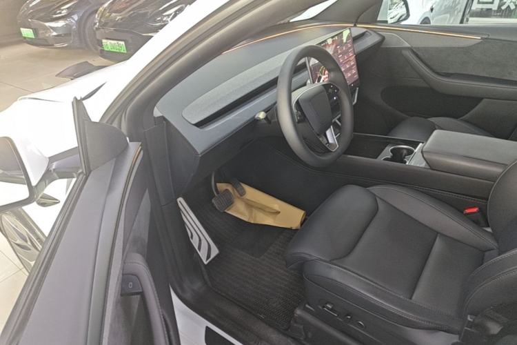 Used Tesla Model Y L 2025 Model Long-Range All-Wheel-Drive Version Driver Seat