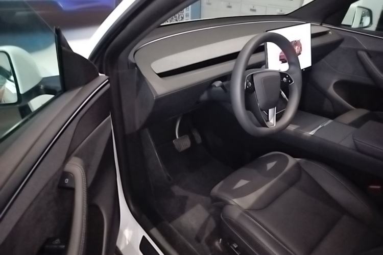 Used Tesla Model Y L 2025 Model Long-Range All-Wheel-Drive Version Driver Seat
