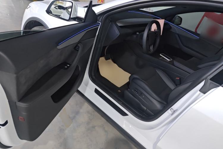 Used Tesla Model Y L 2025 Model Long-Range All-Wheel-Drive Version Driver Seat