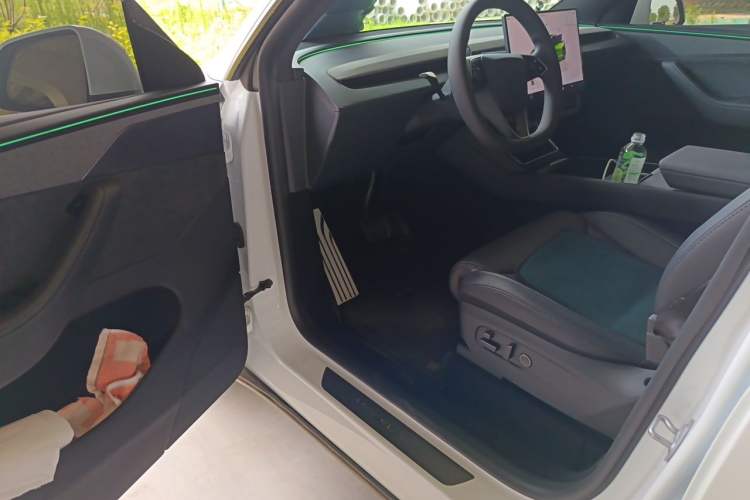 Used Tesla Model Y L 2025 Model Long-Range All-Wheel-Drive Version Driver Seat