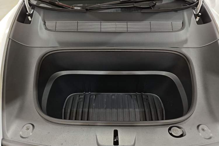 Used Tesla Model Y L 2025 Model Long-Range All-Wheel-Drive Version Engine Bay