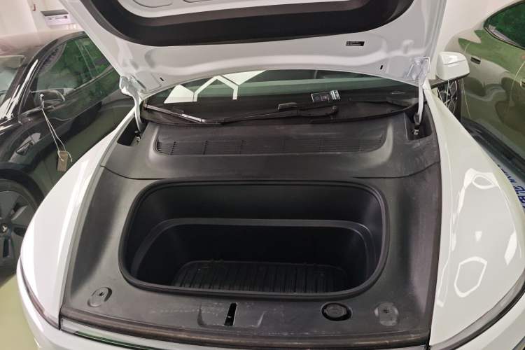 Used Tesla Model Y L 2025 Model Long-Range All-Wheel-Drive Version Engine Bay