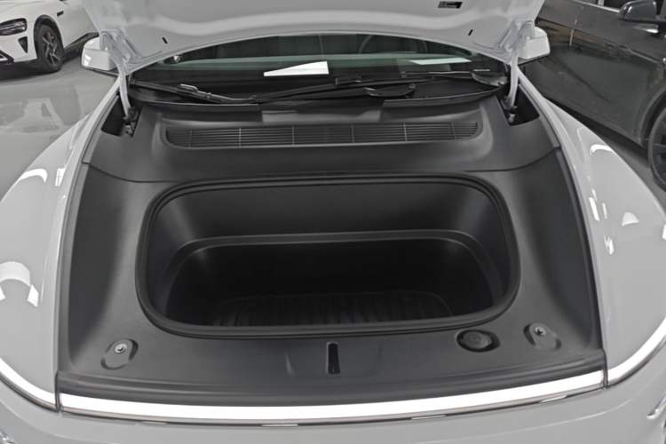 Used Tesla Model Y L 2025 Model Long-Range All-Wheel-Drive Version Engine Bay