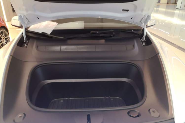 Used Tesla Model Y L 2025 Model Long-Range All-Wheel-Drive Version Engine Bay