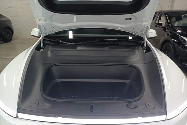 Used Tesla Model Y L 2025 Model Long-Range All-Wheel-Drive Version Engine Bay