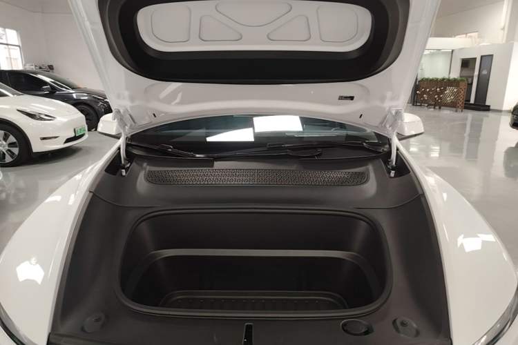 Used Tesla Model Y L 2025 Model Long-Range All-Wheel-Drive Version Engine Bay