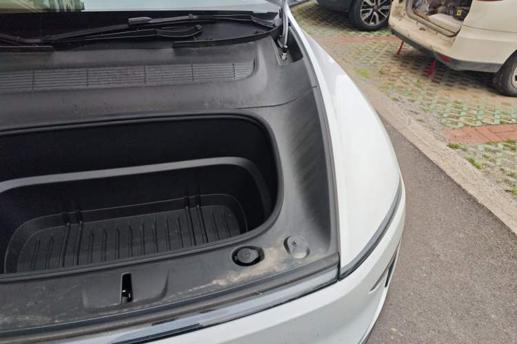 Used Tesla Model Y L 2025 Model Long-Range All-Wheel-Drive Version Engine Bay Left