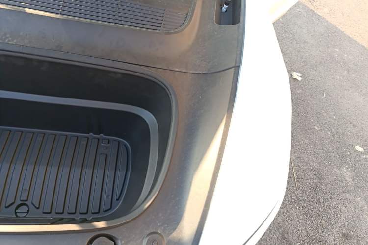 Used Tesla Model Y L 2025 Model Long-Range All-Wheel-Drive Version Engine Bay Left