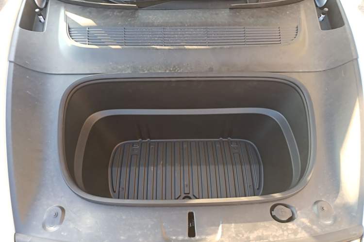 Used Tesla Model Y L 2025 Model Long-Range All-Wheel-Drive Version Engine Bay