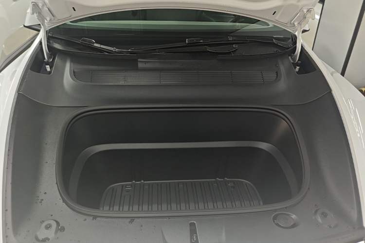 Used Tesla Model Y L 2025 Model Long-Range All-Wheel-Drive Version Engine Bay