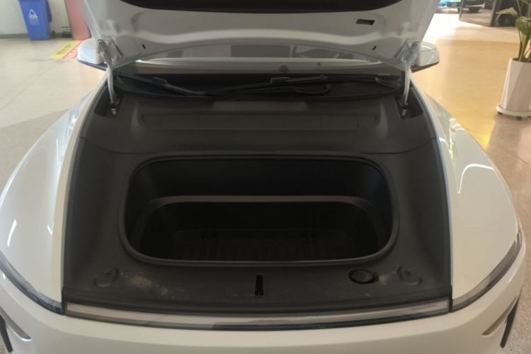 Used Tesla Model Y L 2025 Model Long-Range All-Wheel-Drive Version Engine Bay