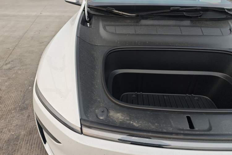 Used Tesla Model Y L 2025 Model Long-Range All-Wheel-Drive Version Engine Bay Right