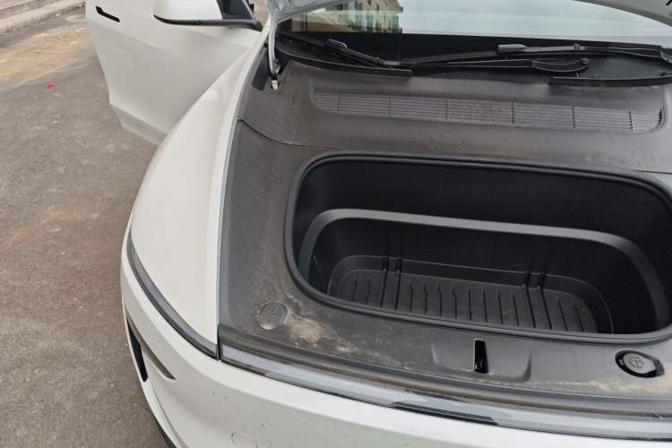 Used Tesla Model Y L 2025 Model Long-Range All-Wheel-Drive Version Engine Bay Right
