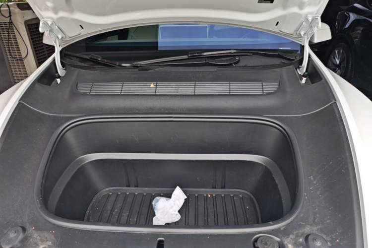 Used Tesla Model Y L 2025 Model Long-Range All-Wheel-Drive Version Engine Bay