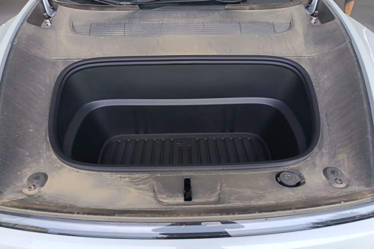 Used Tesla Model Y L 2025 Model Long-Range All-Wheel-Drive Version Engine Bay