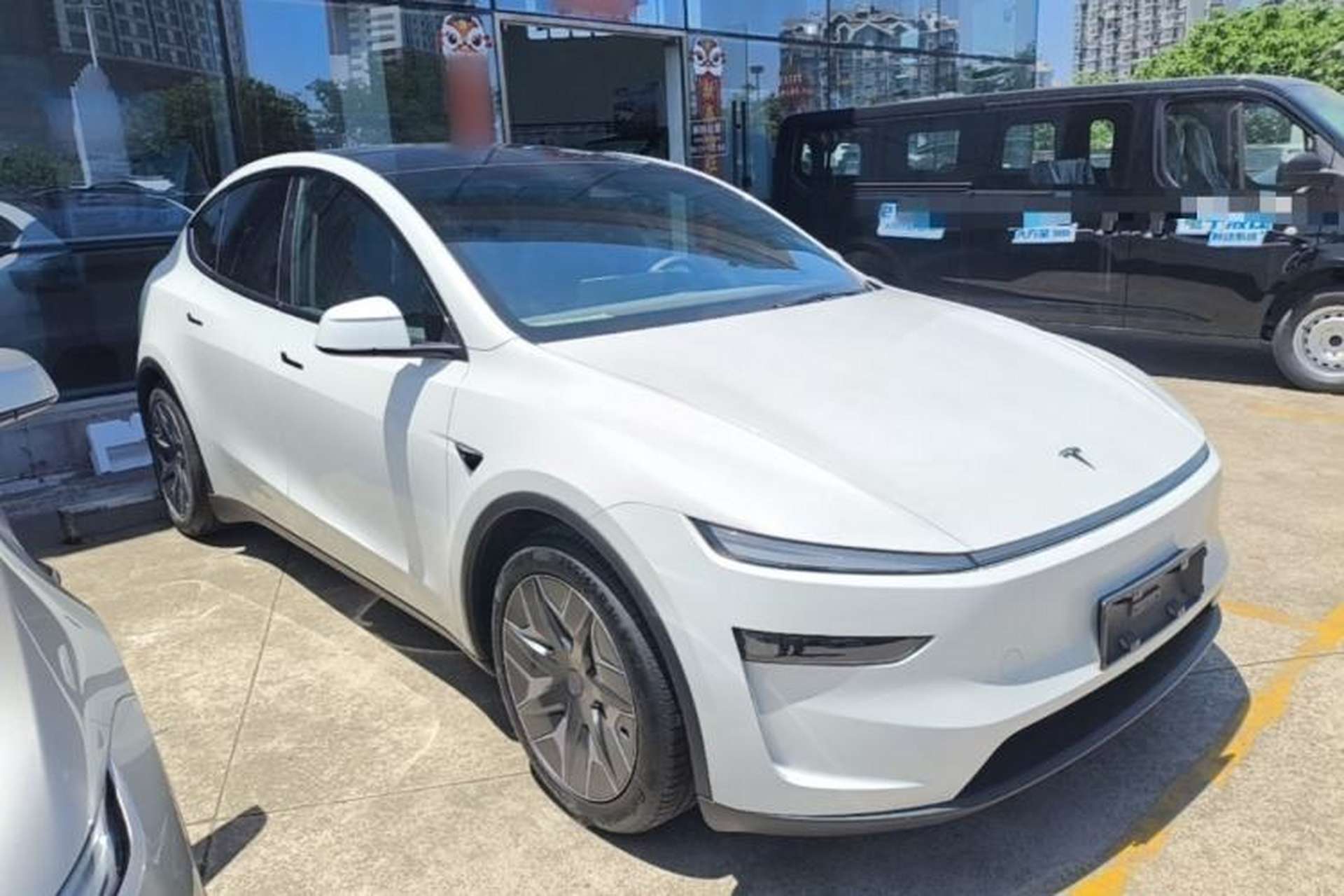Used Tesla Model Y L 2025 Model Long-Range All-Wheel-Drive Version Exterior 1