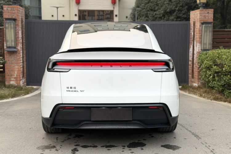 Used Tesla Model Y L 2025 Model Long-Range All-Wheel-Drive Version Exterior 1