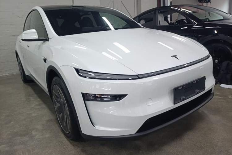 Used Tesla Model Y L 2025 Model Long-Range All-Wheel-Drive Version Exterior 1