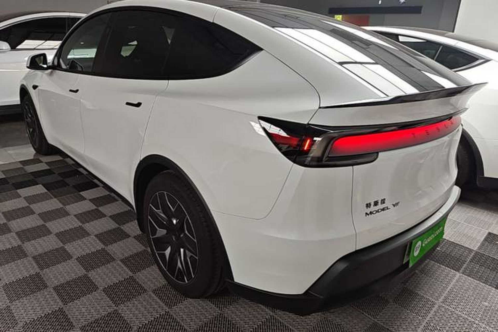 Used Tesla Model Y L 2025 Model Long-Range All-Wheel-Drive Version Exterior 2