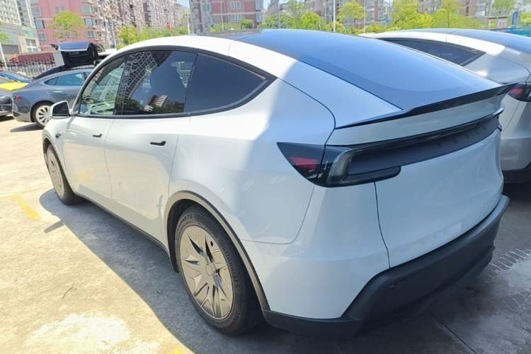 Used Tesla Model Y L 2025 Model Long-Range All-Wheel-Drive Version Exterior 2