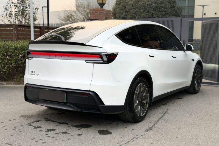 Used Tesla Model Y L 2025 Model Long-Range All-Wheel-Drive Version Exterior 2